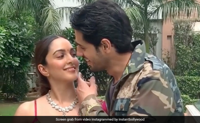 कियारा-सिद्धार्थ के रोमांस ने सोशल मीडिया पर मचाया तहलका, वीडियो देख फैन्स बोले- आखिरकार वो दिन आ ही गया...