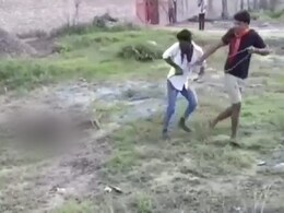बेगूसराय में दिखा पुलिस का अमानवीय चेहरा, अज्ञात शव के पैरों में रस्सी बांधकर जानवरों की तरह घसीटा बेगूसराय में दिखा पुलिस का अमानवीय चेहरा, अज्ञात शव के पैरों में रस्सी बांधकर जानवरों की तरह घसीटा