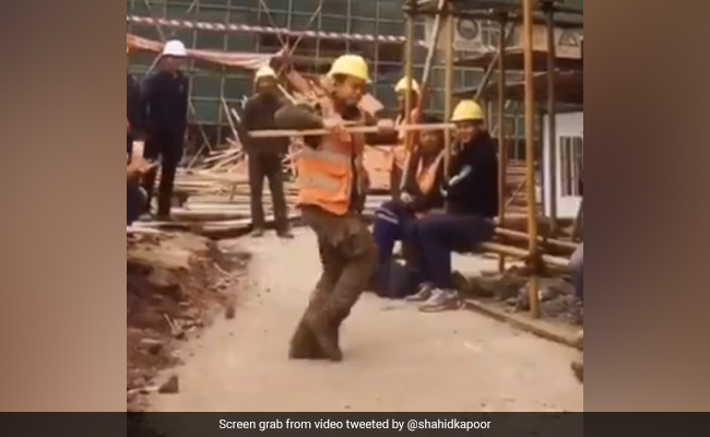 "Too Good": Shahid Kapoor Reacts To Old Dance Video Of Construction Worker