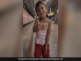 स्टेशन पर खड़ी इस बच्ची ने किया 90s के गाने पर ऐसा डांस की देखने वालों की छूट गई ट्रेन, फिर भी जमकर बजाईं तालियां, VIRAL स्टेशन पर खड़ी इस बच्ची ने किया 90s के गाने पर ऐसा डांस की देखने वालों की छूट गई ट्रेन, फिर भी जमकर बजाईं तालियां, VIRAL