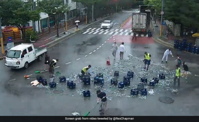 South Korean Beer Company Thanks Good Samaritans Who Helped Clean Huge Spill On Road