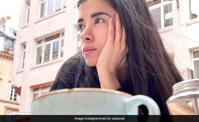 One Guess Who Took This Pic Of Saba Azad - Boyfriend Hrithik Roshan