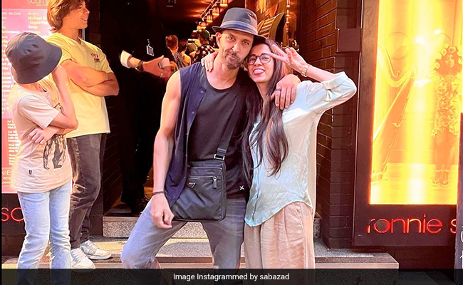 "Kill It Guys": Hrithik Roshan Turns Cheerleader For Girlfriend Saba Azad Ahead Of Her Concert In Hyderabad