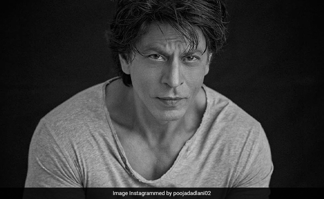 Nothing To See Here. Just Shah Rukh Khan Being His "Timeless Classic" Self In This New Pic