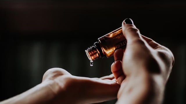 Coconut and other face oils can be beneficial in boosting your skin health and reducing dryness