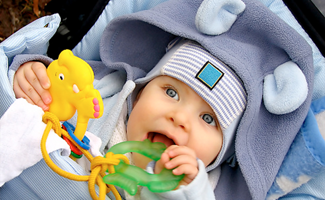 गंदे और मैले खिलौने मुंह में डालने पर बच्चे ना हों बीमार, तो सीख लीजिये किस खिलौने कि कैसे की जाए सफाई