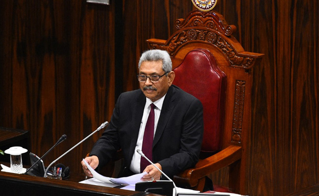 इस्तीफा देने से पहले ही परिवार समेत देश छोड़कर भागे श्रीलंका के राष्ट्रपति गोटाबाया राजपक्षे, मालदीव पहुंचे