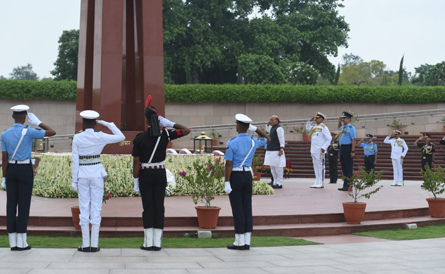 Kargil Vijay Diwas: Defence Minister Pays Tribute At National War Memorial