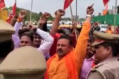 Amid Namaz Row, Hindu Outfit Attempts Hanuman Chalisa In Lucknow Mall Amid Namaz Row, Hindu Outfit Attempts Hanuman Chalisa In Lucknow Mall