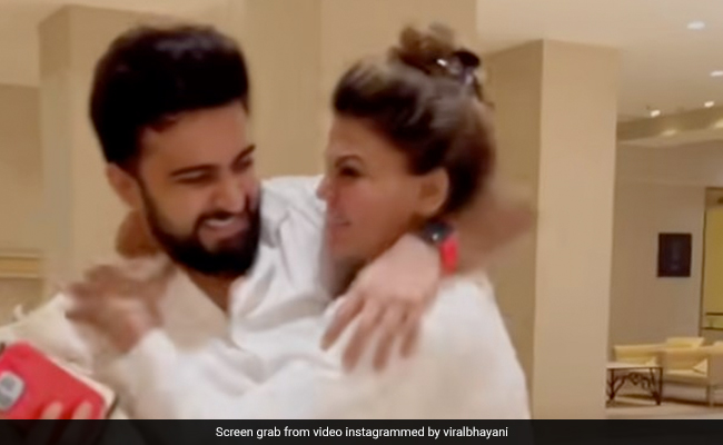 आखिर ऐसा क्या हुआ जो राखी सावंत को अपने ही बॉयफ्रेंड से करनी पड़ी हाथापाई, देखें VIDEO