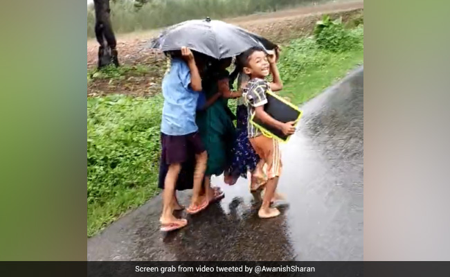 Viral Video: Group Of Children Sharing One Umbrella Leaves Internet Nostalgic