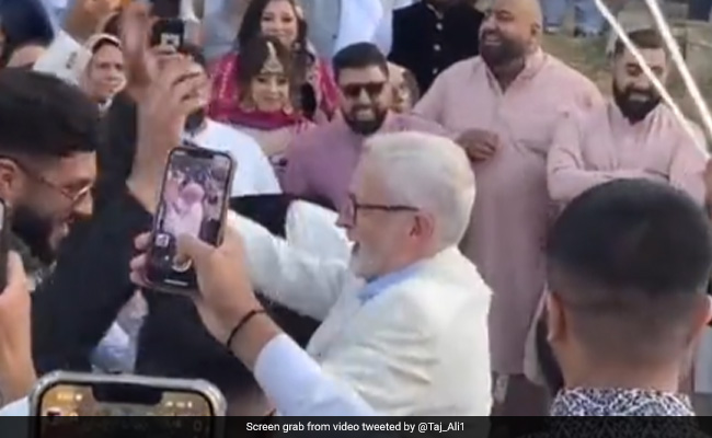 Watch: British MP Jeremy Corbyn Flaunts <i> Bhangra </i> Moves At Pakistani Wedding