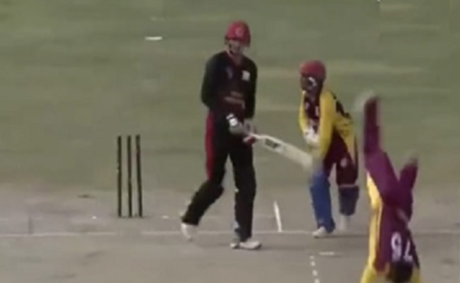 विकेट लेने के बाद पिच पर गुलाटी मारने लगता है अफगानी गेंदबाज, बल्लेबाज की हो जाती है ऐसी हालत- Video विकेट लेने के बाद पिच पर गुलाटी मारने लगता है अफगानी गेंदबाज, बल्लेबाज की हो जाती है ऐसी हालत- Video