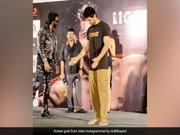 इसलिए 199 रुपये की चप्पल पहनकर इवेंट में पहुंचे थे विजय देवरकोंडा, एक्टर की स्टाइलिश ने बताया क्यों किया ऐसा इसलिए 199 रुपये की चप्पल पहनकर इवेंट में पहुंचे थे विजय देवरकोंडा, एक्टर की स्टाइलिश ने बताया क्यों किया ऐसा