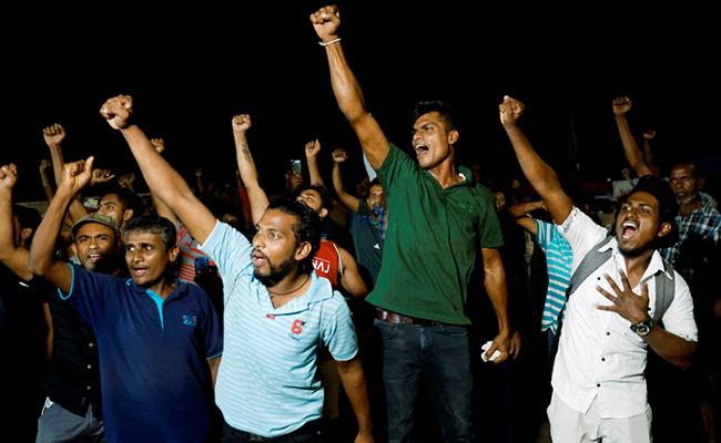 Sri Lanka में Gotabaya ने तोड़ा राष्ट्रपति पद का ये रिकॉर्ड, विक्रमसिंघे के कंधों फिलहाल ज़िम्मेदारी : 10 बातें