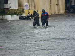 गुजरात और तेलंगाना में बारिश का कहर, नदियों में ऊफान, शहरों में जलजमाव; स्कूल-कॉलेज बंद करने के आदेश