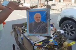 Row Over UP Man Pushing Garbage Cart With PM, Yogi Adityanath Pics Row Over UP Man Pushing Garbage Cart With PM, Yogi Adityanath Pics
