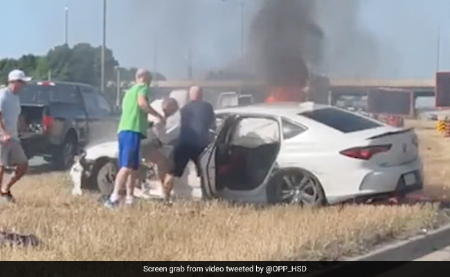 Video: 5 Men Pull Out Driver From Burning Car In Nick Of Time