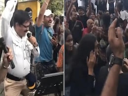 मुंबई ट्रैफिक पुलिस ने मरीन ड्राइव पर झूम-झूमकर गाया 'यमला पगला दीवाना' गाना, बच्चों से लेकर बुजुर्गों तक ने किया डांस- VIDEO मुंबई ट्रैफिक पुलिस ने मरीन ड्राइव पर झूम-झूमकर गाया 'यमला पगला दीवाना' गाना, बच्चों से लेकर बुजुर्गों तक ने किया डांस- VIDEO