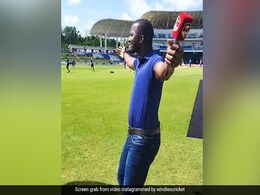 INDvsWI 1st T20 : डैरेन सैमी ने मैच से पहले ही लूटी महफिल, देखिए VIDEO कैसे डांस मूव से सबको बनाया अपना फैन INDvsWI 1st T20 : डैरेन सैमी ने मैच से पहले ही लूटी महफिल, देखिए VIDEO कैसे डांस मूव से सबको बनाया अपना फैन