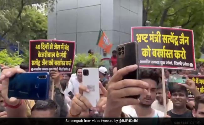 BJP Protests Near Arvind Kejriwal's House, Want Arrested Minister Sacked