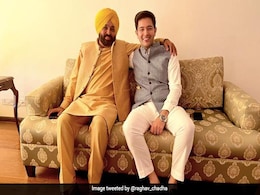 "साडे वीर दा व्याह...", AAP नेता राघव चड्ढा ने दूल्हा बने पंजाब CM के साथ शेयर की तस्वीर "साडे वीर दा व्याह...", AAP नेता राघव चड्ढा ने दूल्हा बने पंजाब CM के साथ शेयर की तस्वीर