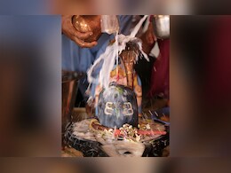 भगवान शिव को करना है प्रसन्न तो शिवलिंग पर जरूर चढ़ाएं ये 12 चीजें, मिलेगी महादेव की कृपा भगवान शिव को करना है प्रसन्न तो शिवलिंग पर जरूर चढ़ाएं ये 12 चीजें, मिलेगी महादेव की कृपा