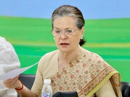 सोनिया गांधी मेडिकल जांच के लिए जाएंगी विदेश, प्रियंका और राहुल भी साथ होंगे सोनिया गांधी मेडिकल जांच के लिए जाएंगी विदेश, प्रियंका और राहुल भी साथ होंगे