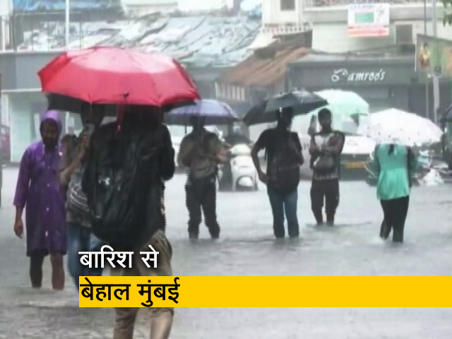 लोगों के जी का जंजाल बनी मुंबई की बारिश, भारी बारिश का अलर्ट जारी लोगों के जी का जंजाल बनी मुंबई की बारिश, भारी बारिश का अलर्ट जारी