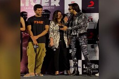 <i>Liger</i> Trailer: Ranveer Singh's LOL Comment On Vijay Deverakonda's <i>Chappals</i> <i>Liger</i> Trailer: Ranveer Singh's LOL Comment On Vijay Deverakonda's <i>Chappals</i>