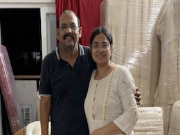 NDTV का असर : सीढ़ियों पर रहने को मजबूर मकान मालिक को आखिरकार मिला अपना घर NDTV का असर : सीढ़ियों पर रहने को मजबूर मकान मालिक को आखिरकार मिला अपना घर