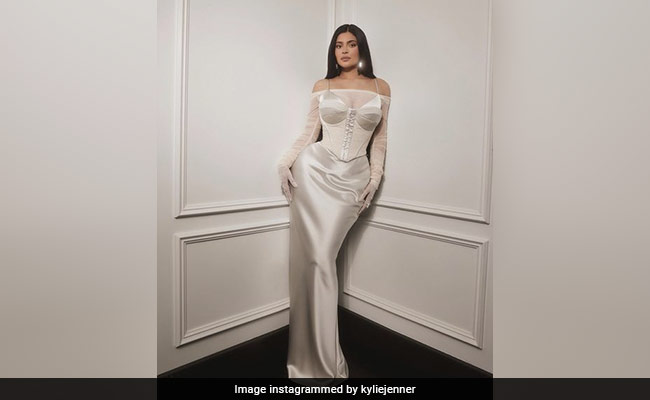"Make Instagram Instagram Again": Kim Kardashian, Kylie Jenner Share Post