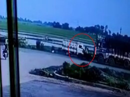 Shocking Video From Bihar Shows Head-On Collision Between Bike And Truck, 3 Injured Shocking Video From Bihar Shows Head-On Collision Between Bike And Truck, 3 Injured