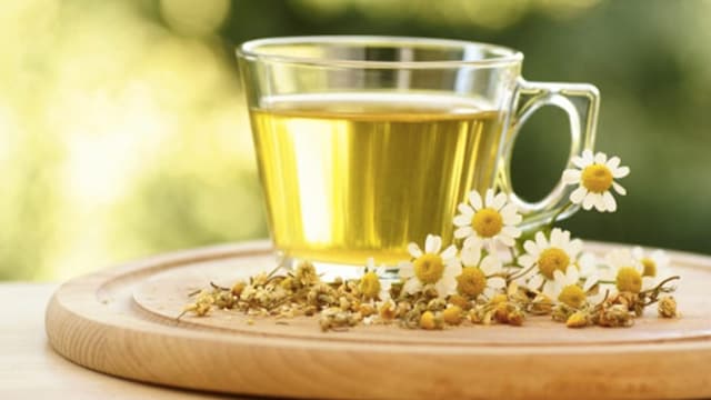 Chamomile tea promotes relaxation and helps with indigestion and stomach discomfort