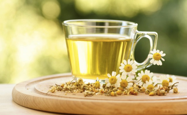Chamomile tea promotes relaxation and helps with indigestion and stomach discomfort