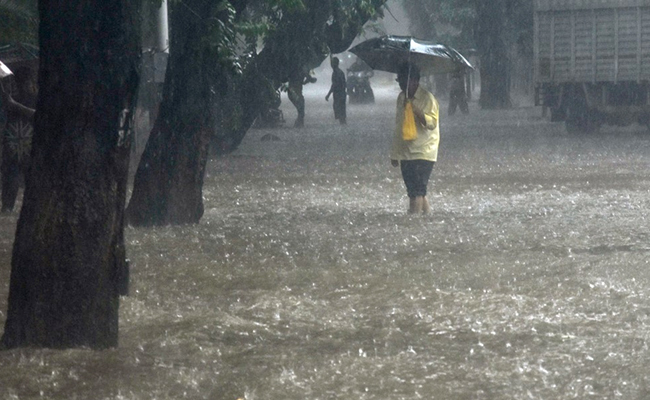 Mumbai Municipal Body Prohibits Visit To Beaches On Heavy Rainfall Warning