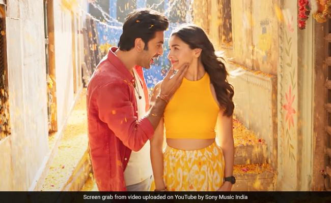 Viral: <i>Brahmastra</i> Song <i>Kesariya</i> Prompts Meme-Fest On Twitter