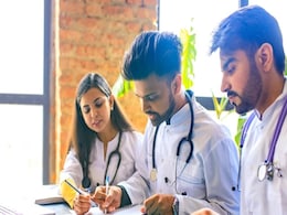 NEET PG Counselling 2022: एमसीसी ने विड्रो की राउंड 1 के लिए पीजी की 4 सीटें, नोटिस जारी कर बताया ये कारण NEET PG Counselling 2022: एमसीसी ने विड्रो की राउंड 1 के लिए पीजी की 4 सीटें, नोटिस जारी कर बताया ये कारण
