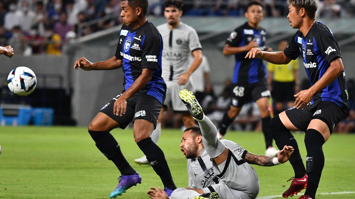 "Like In a WWE Ring" Twitter Accuses Neymar Of Diving During Friendly