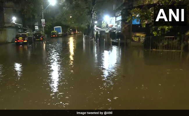 Weather Updates: मुंबई में तेज बारिश से कई इलाकों में जलभराव, दिल्ली-NCR में भी अलर्ट जारी, देखें-IMD की ताजा रिपोर्ट