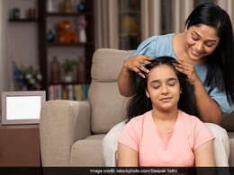 क्या बालों पर लगाना चाहिए तेल? हेयर एक्सपर्ट ने बताए ऑयलिंग करने के फायदे और नुकसान  क्या बालों पर लगाना चाहिए तेल? हेयर एक्सपर्ट ने बताए ऑयलिंग करने के फायदे और नुकसान