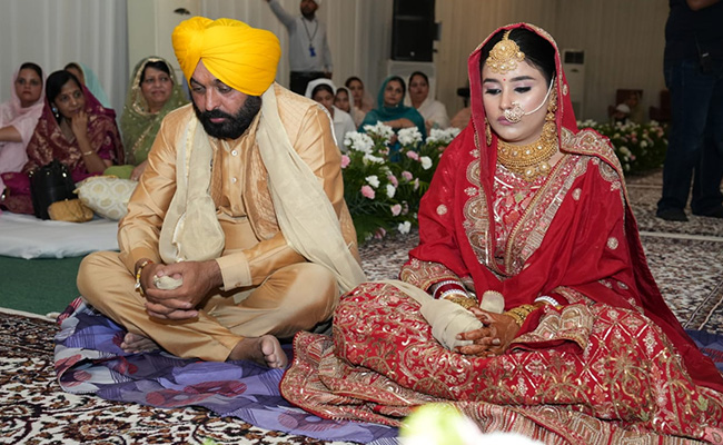 Bhagwant Mann Marries Doctor, Arvind Kejriwal Attends With Family