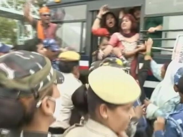 BJP And Congress Protest Against AAP's Liquor Policy