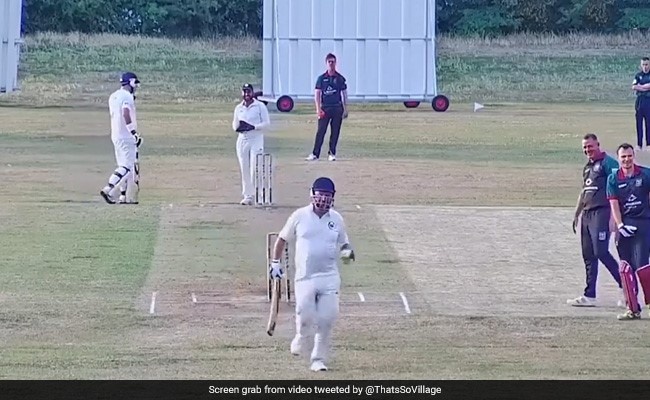 बिना पैड के ही मैदान में आ गया इंग्लैंड का ये बल्लेबाज़, सोशल मीडिया पर बन गया मज़ाक