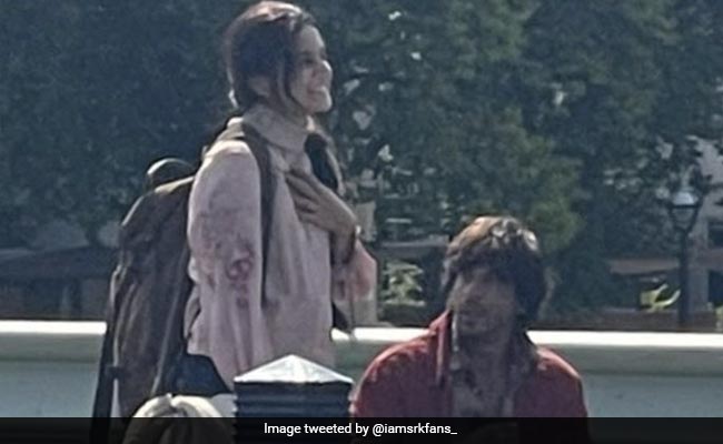 <i>Dunki</i>: Viral Pic Of Shah Rukh Khan And Taapsee Pannu From Film's Set In London