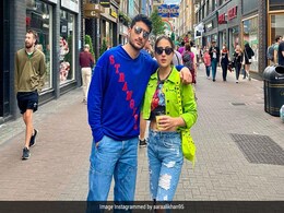 लंदन में भाई इब्राहिम के साथ वेकेशन एंजॉय कर रही हैं सारा अली खान, दोस्तों के साथ चिल करती आईं नजर लंदन में भाई इब्राहिम के साथ वेकेशन एंजॉय कर रही हैं सारा अली खान, दोस्तों के साथ चिल करती आईं नजर
