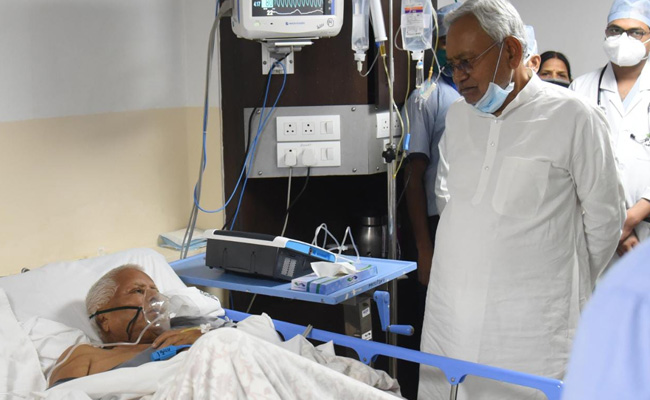 Before Lalu Yadav Is Shifted To Delhi Hospital, A Meet With Nitish Kumar