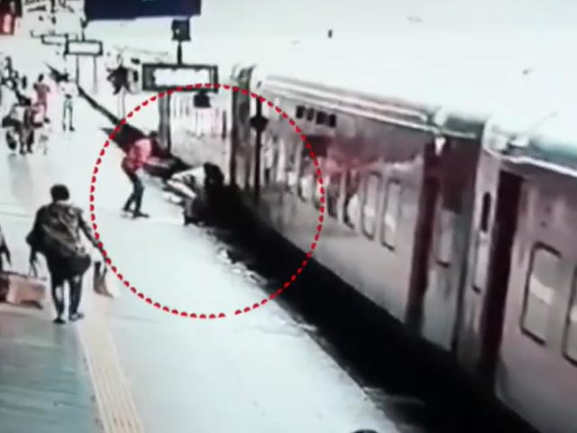 Gujarat Cop Rescues Passenger Who Fell Between Platform, Moving Train