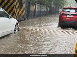 मुंबई में भारी बारिश से जन-जीवन अस्त-व्यस्त, देखें 5 तस्वीरों में बाढ़ का हाल मुंबई में भारी बारिश से जन-जीवन अस्त-व्यस्त, देखें 5 तस्वीरों में बाढ़ का हाल
