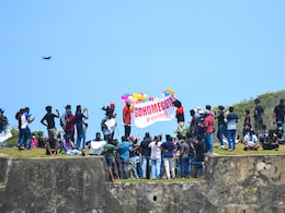 Sri Lanka crisis: कुछ ऐसे प्रदर्शनकारियों ने टेस्ट मैच के जरिए की आवाज बुलंद, जयसूर्या बोले, हालात बर्दाश्त से बाहर हुए, video Sri Lanka crisis: कुछ ऐसे प्रदर्शनकारियों ने टेस्ट मैच के जरिए की आवाज बुलंद, जयसूर्या बोले, हालात बर्दाश्त से बाहर हुए, video